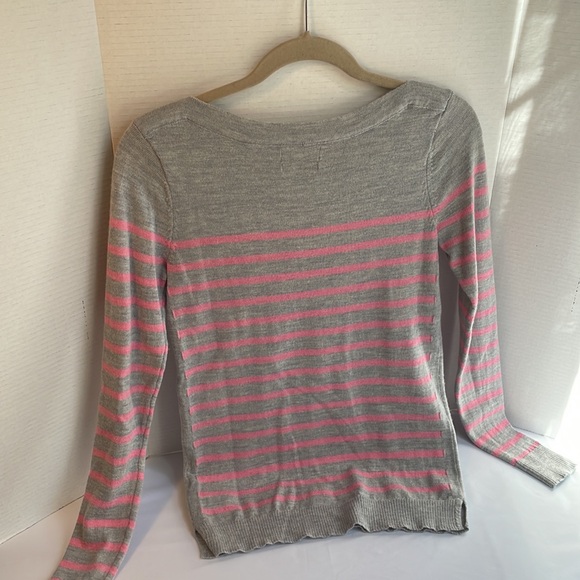 Jones & Co Extra Fine Merino Wool Long Sleeve stripped Sweater. Size small - Picture 6 of 9